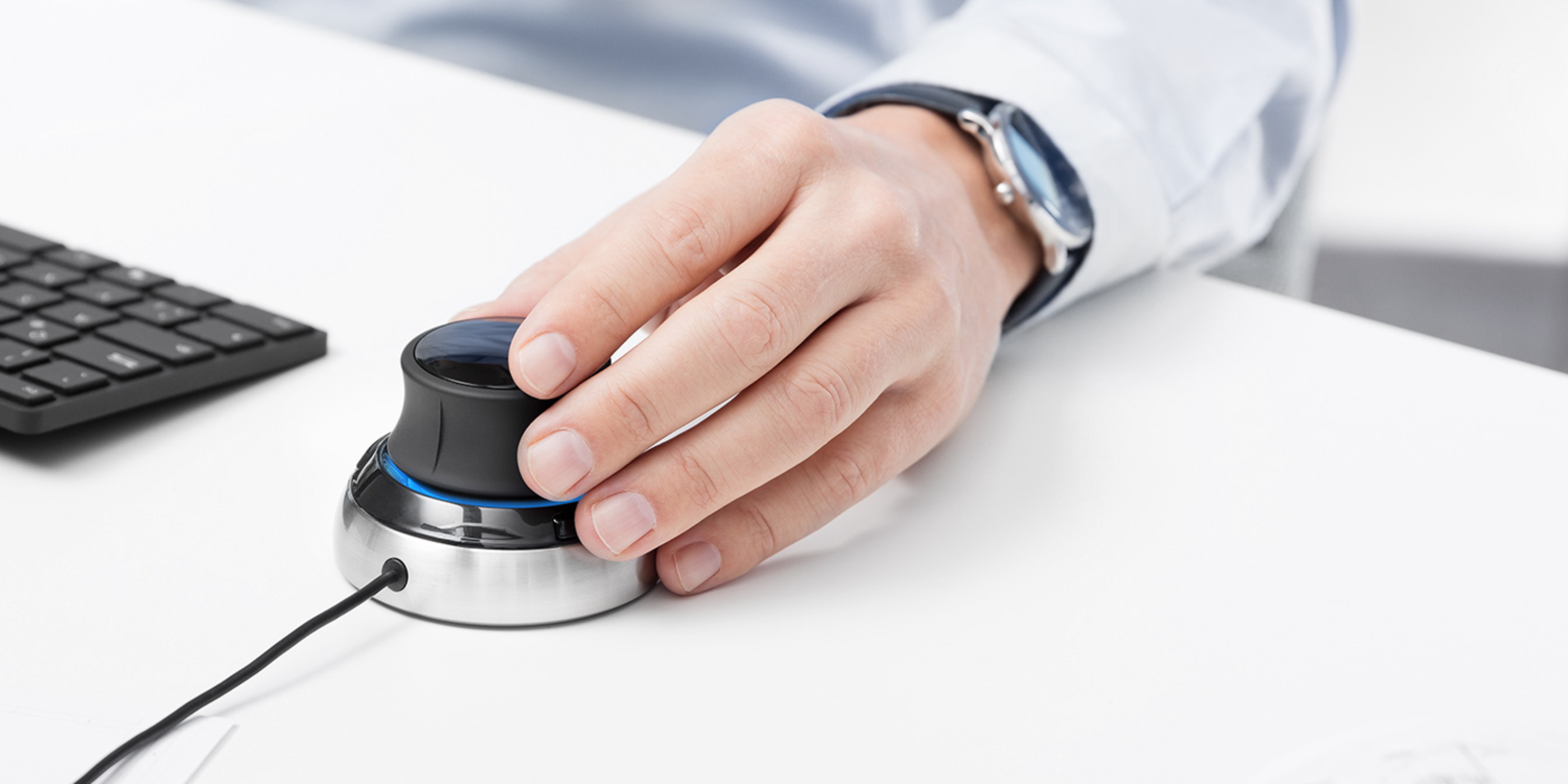 Compact Footprint: With its iconic, pure design, the SpaceMouse Compact is small enough to fit on every desk, ensuring stability for precise 3D navigation.